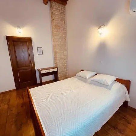 Villa Beautiful 4 Bedroom Tara, Pool And Privacy! Ladici