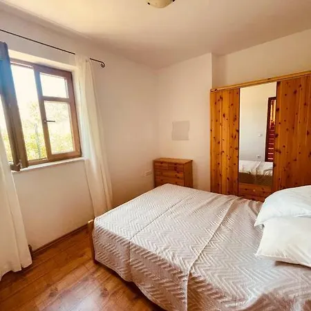 Villa Beautiful 4 Bedroom Tara, Pool And Privacy! Ladici