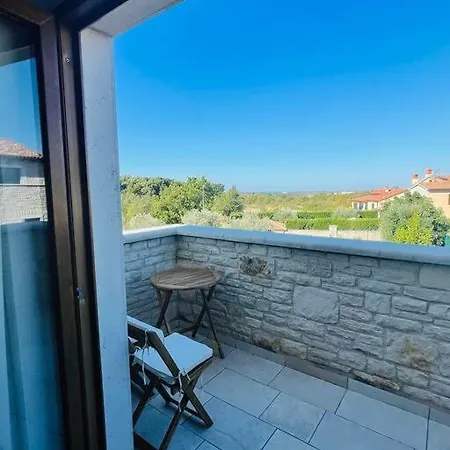 Villa Beautiful 4 Bedroom Tara, Pool And Privacy!