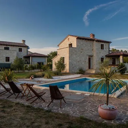 Beautiful 4 Bedroom Tara, Pool And Privacy! Villa Ladici