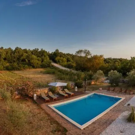 Βίλα Beautiful 4 Bedroom Tara, Pool And Privacy! Ladici