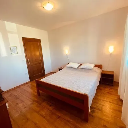 Beautiful 4 Bedroom Tara, Pool And Privacy! Βίλα Ladici