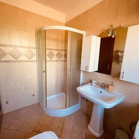 Beautiful 4 Bedroom Tara, Pool And Privacy! * Ladici