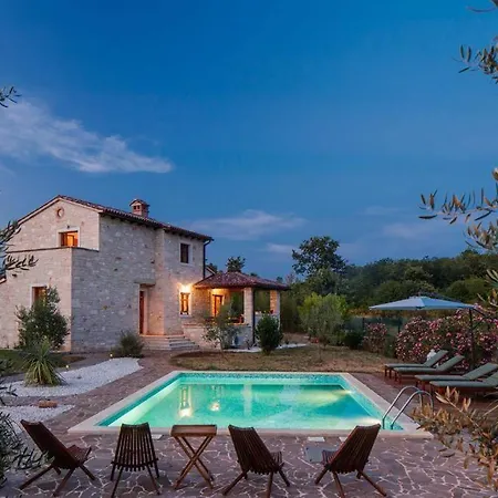 Βίλα Beautiful 4 Bedroom Tara, Pool And Privacy! Ladici