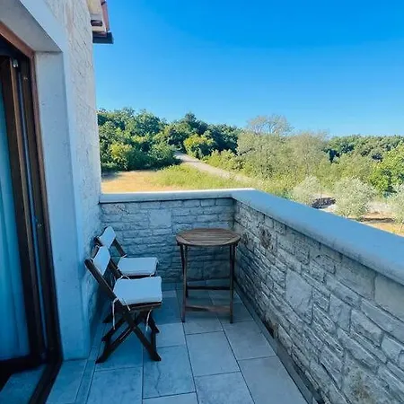 Beautiful 4 Bedroom Tara, Pool And Privacy! *