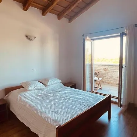 Βίλα Beautiful 4 Bedroom Tara, Pool And Privacy!