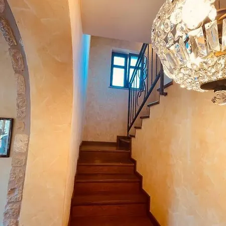 Beautiful 4 Bedroom Tara, Pool And Privacy! Ladici