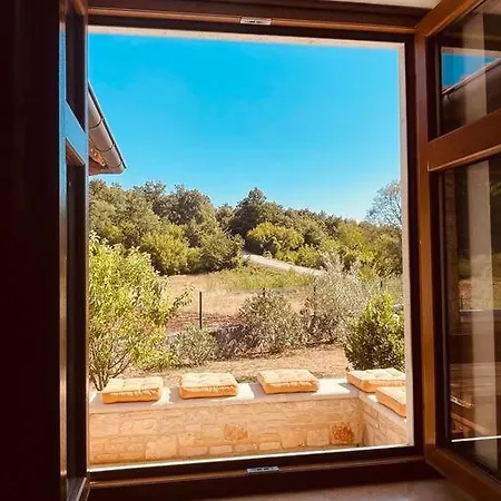 Beautiful 4 Bedroom Tara, Pool And Privacy!