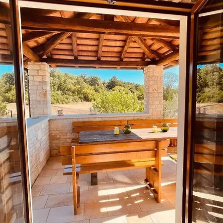 Beautiful 4 Bedroom Tara, Pool And Privacy! Βίλα