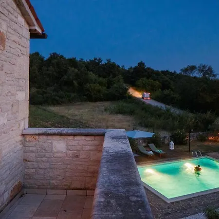Beautiful 4 Bedroom Tara, Pool And Privacy! Βίλα *