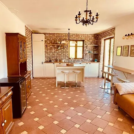 Beautiful 4 Bedroom Tara, Pool And Privacy! *