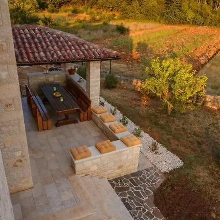 Beautiful 4 Bedroom Tara, Pool And Privacy! Βίλα