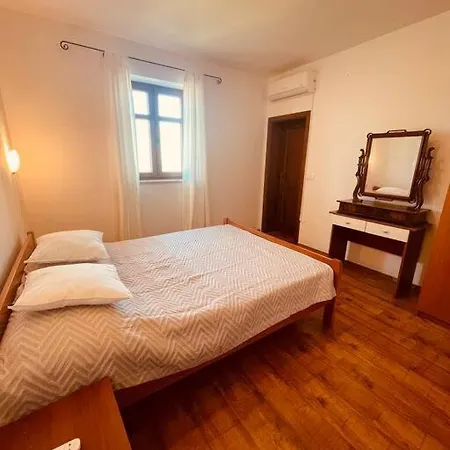 Βίλα Beautiful 4 Bedroom Tara, Pool And Privacy! *