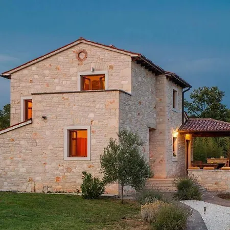Βίλα Beautiful 4 Bedroom Tara, Pool And Privacy! Ladici