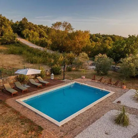 Beautiful 4 Bedroom Tara, Pool And Privacy! * Ladici